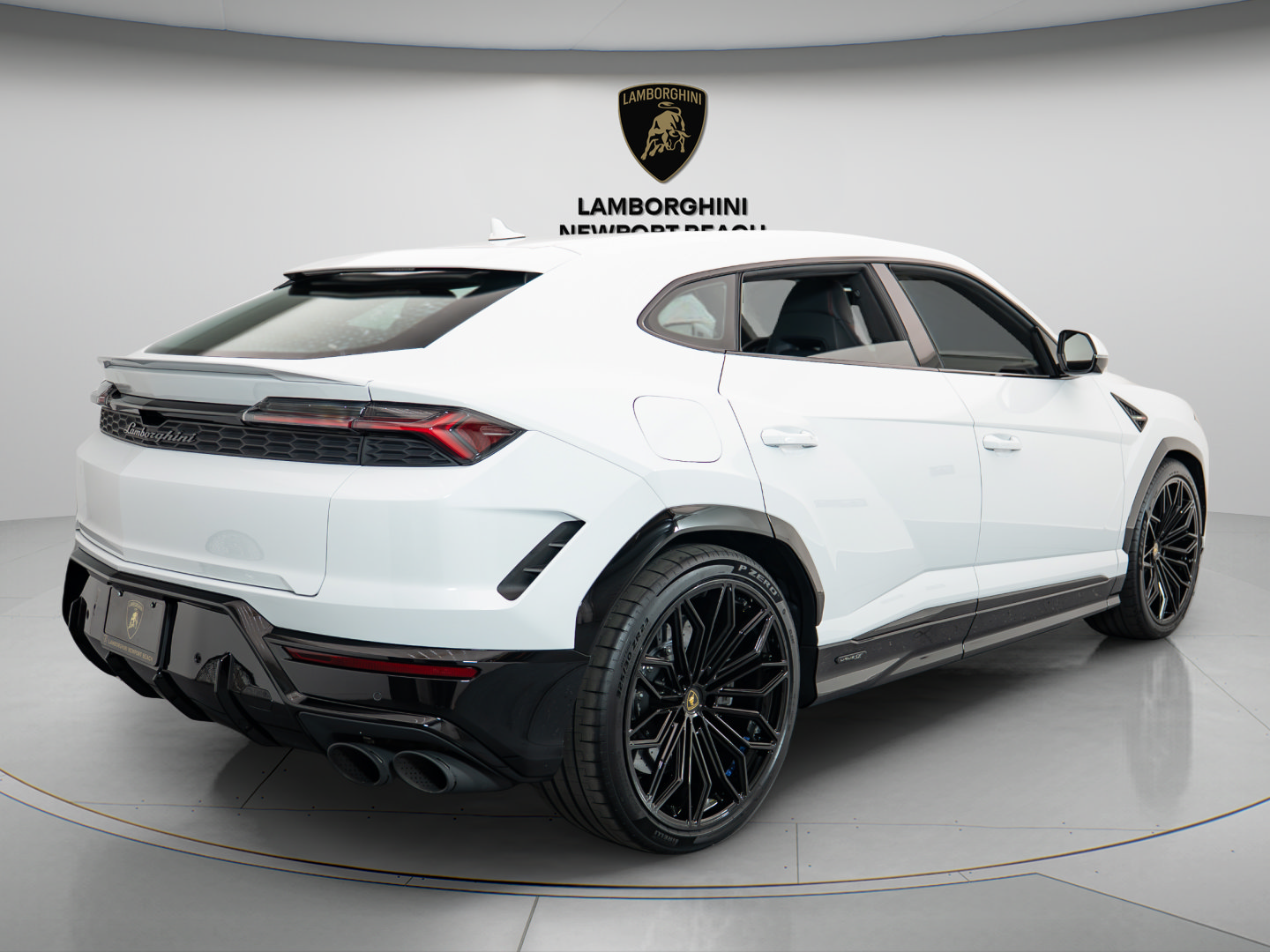 Used 2025 Lamborghini Urus SE AWD/4WD image 6