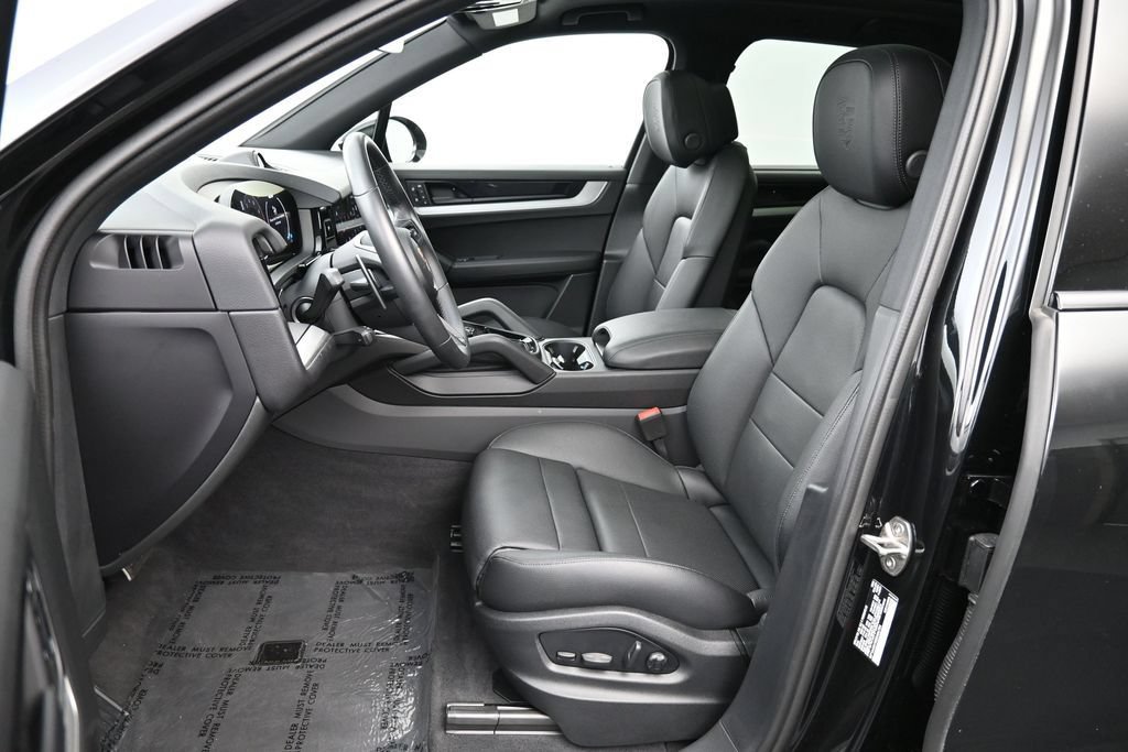 Certified 2025 Porsche Cayenne AWD/4WD image 9