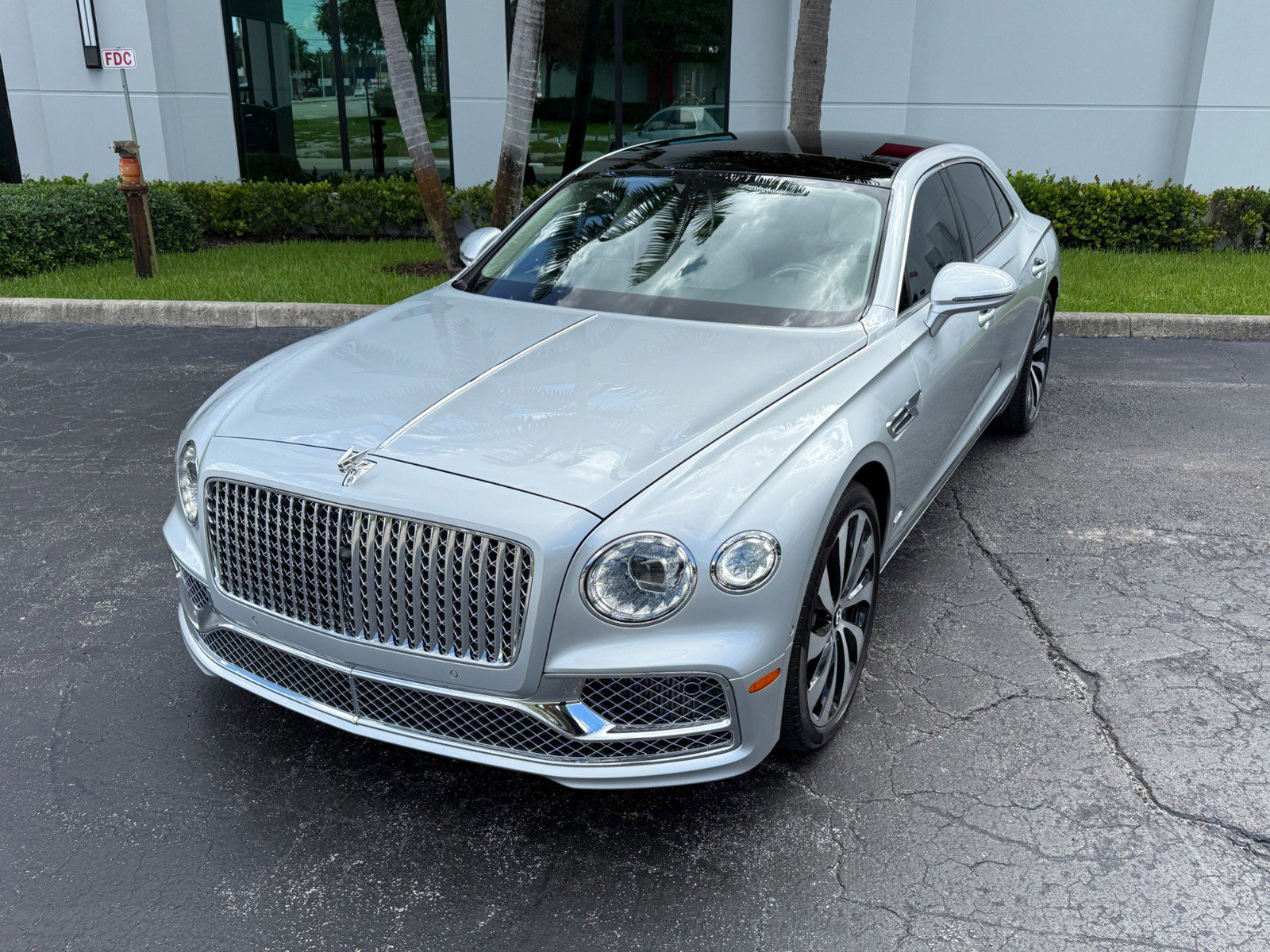 Used 2022 Bentley Flying Spur W12 image 14