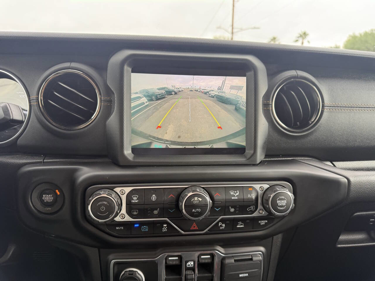 Used 2022 Jeep Wrangler Unlimited Sahara image 24