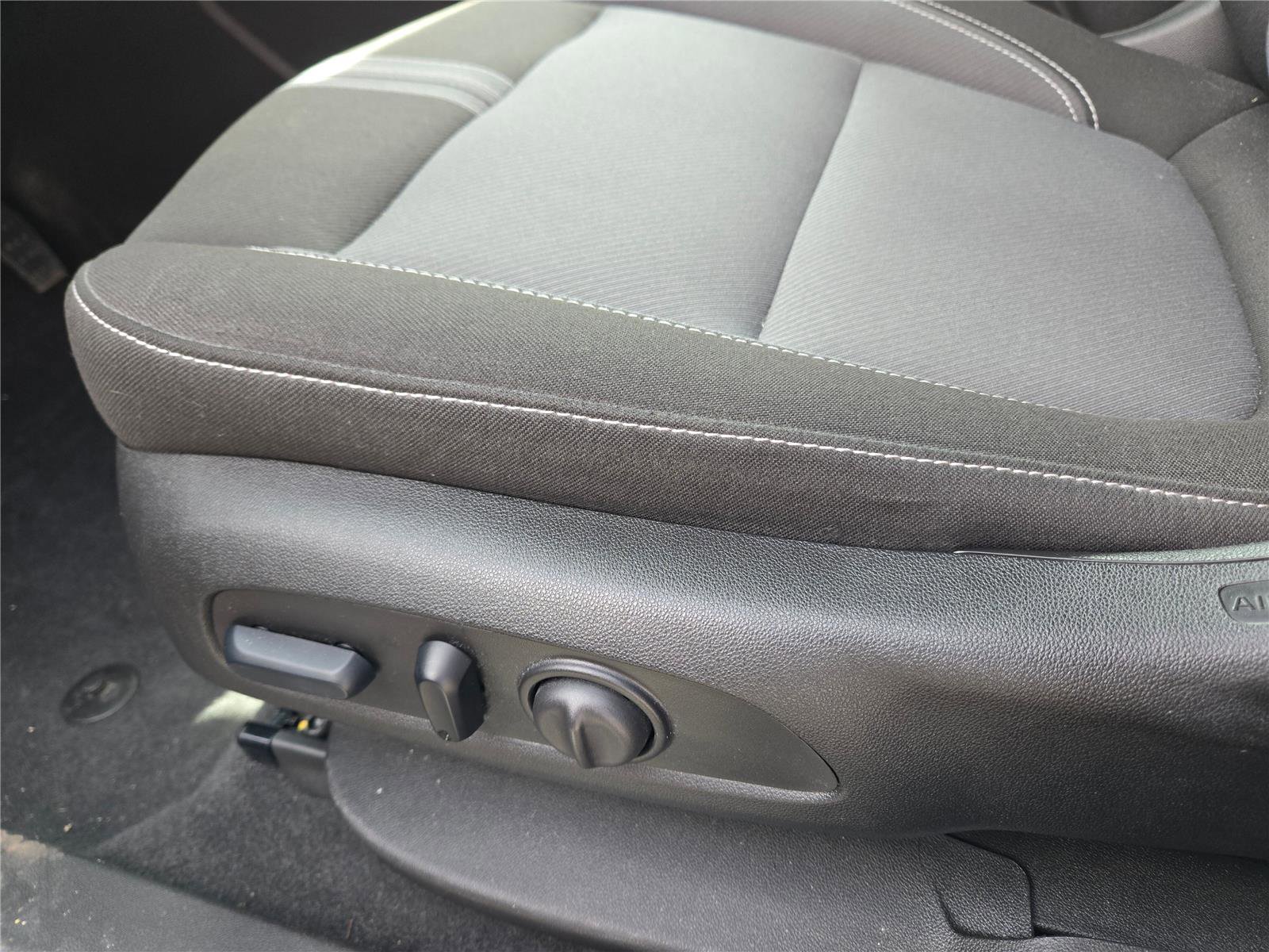 Used 2024 Chevrolet Blazer LT w/ Driver Confidence Package image 17