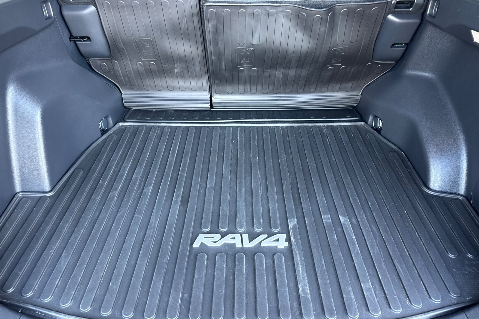Used 2023 Toyota RAV4 LE AWD/4WD image 20