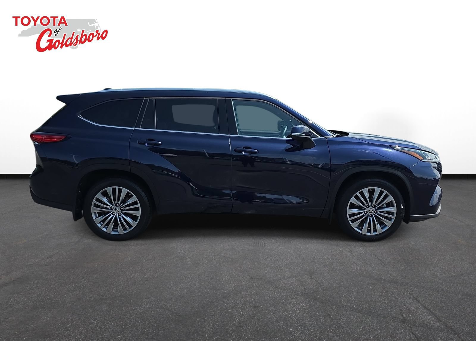 Used 2022 Toyota Highlander Platinum AWD/4WD image 4