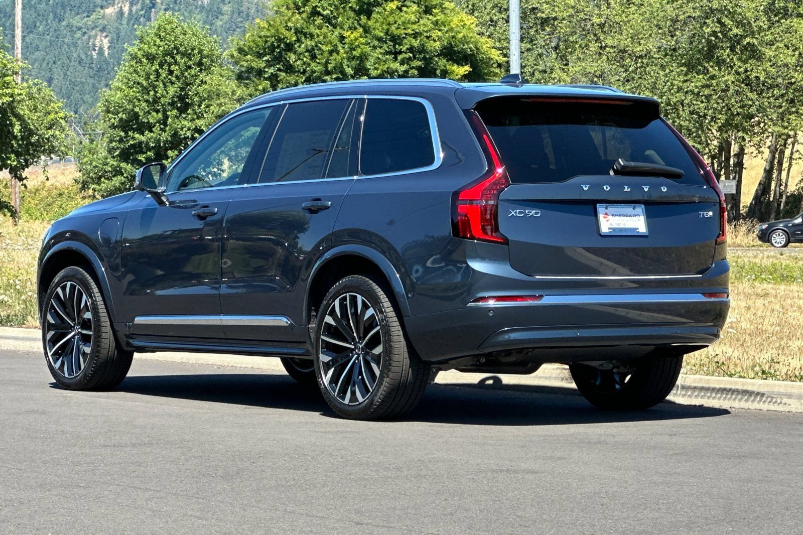 New 2026 Volvo XC90 T8 Plus w/ Protection Package AWD/4WD image 5
