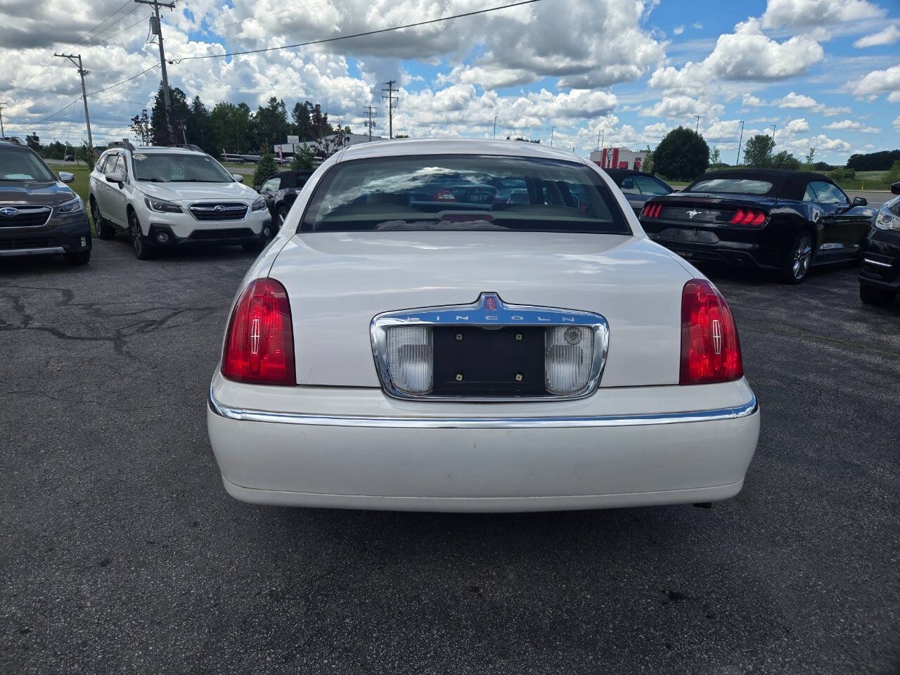 Used 1998 Lincoln Town Car Executive RWD image 6