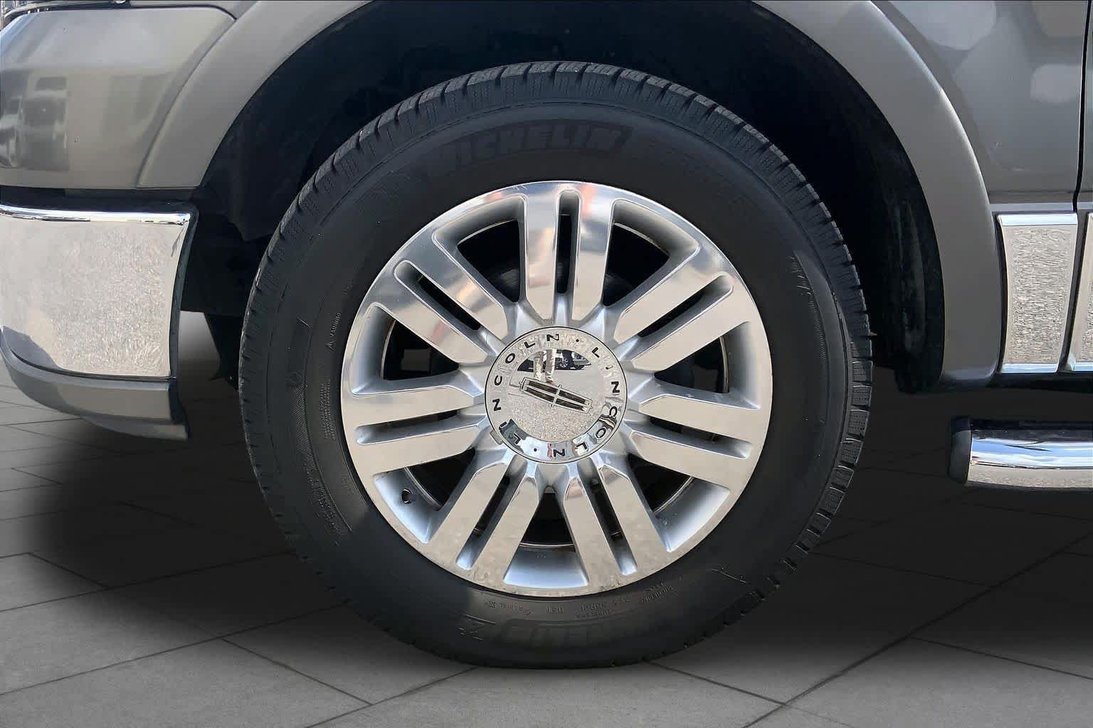 Used 2006 Lincoln Mark LT 2WD image 10