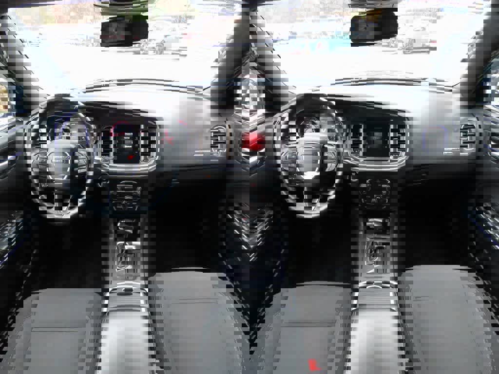 Used 2015 Dodge Charger SE image 16