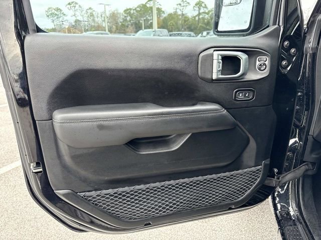 Used 2019 Jeep Wrangler Unlimited Sahara image 17