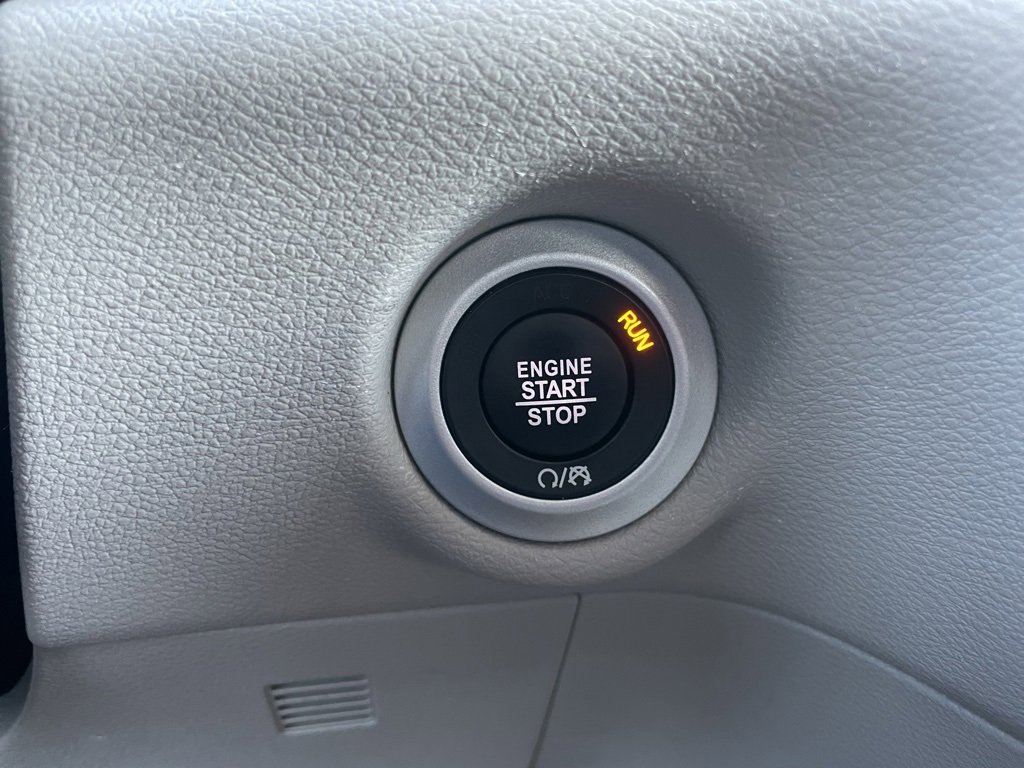 Used 2024 Chrysler Pacifica Touring-L image 48