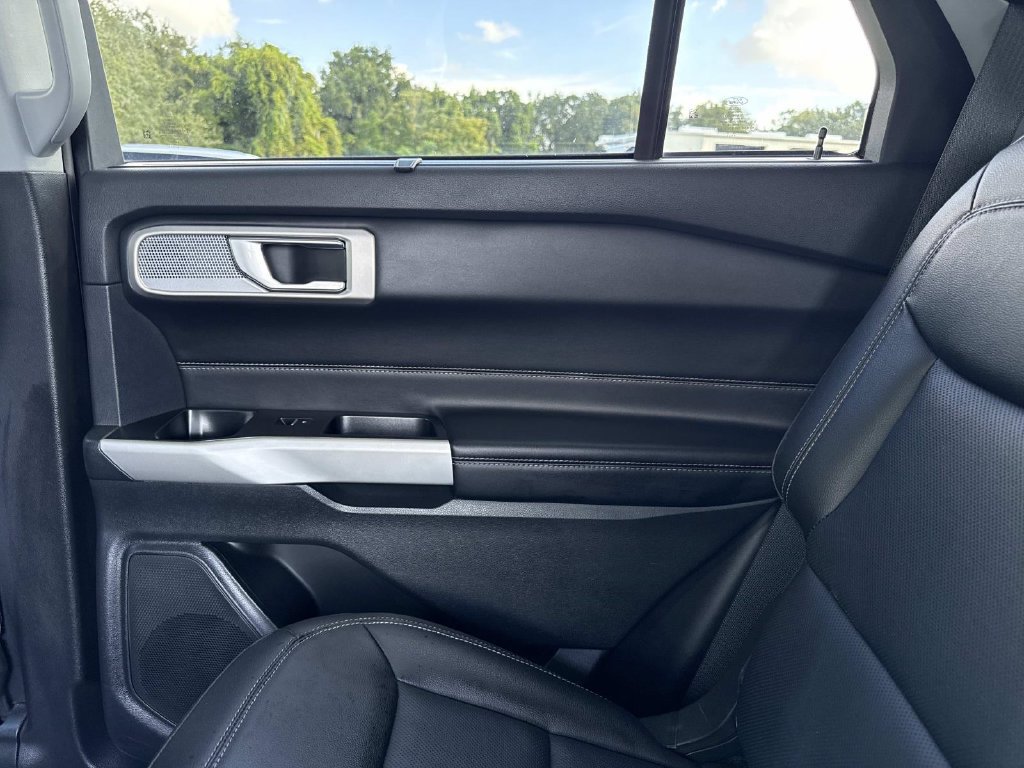 Used 2021 Ford Explorer Limited w/ Hybrid Equipment Group 310A AWD/4WD image 16