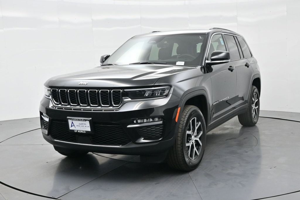New 2025 Jeep Grand Cherokee Limited AWD/4WD image 2