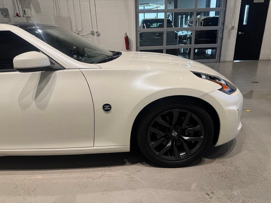 Used 2020 Nissan 370Z Coupe RWD image 9