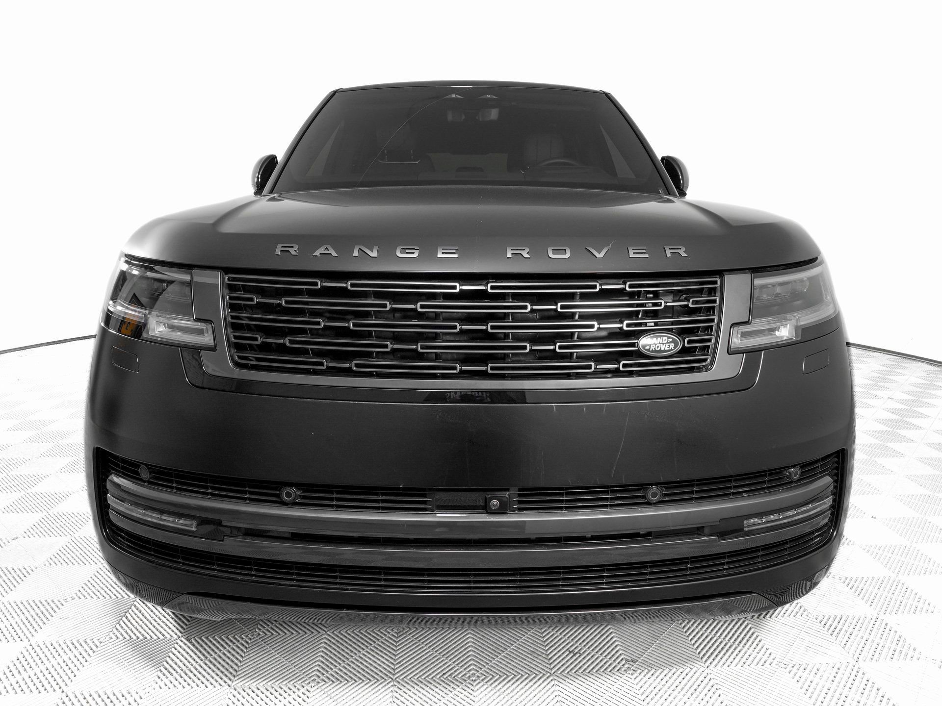 Used 2025 Land Rover Range Rover SE image 2