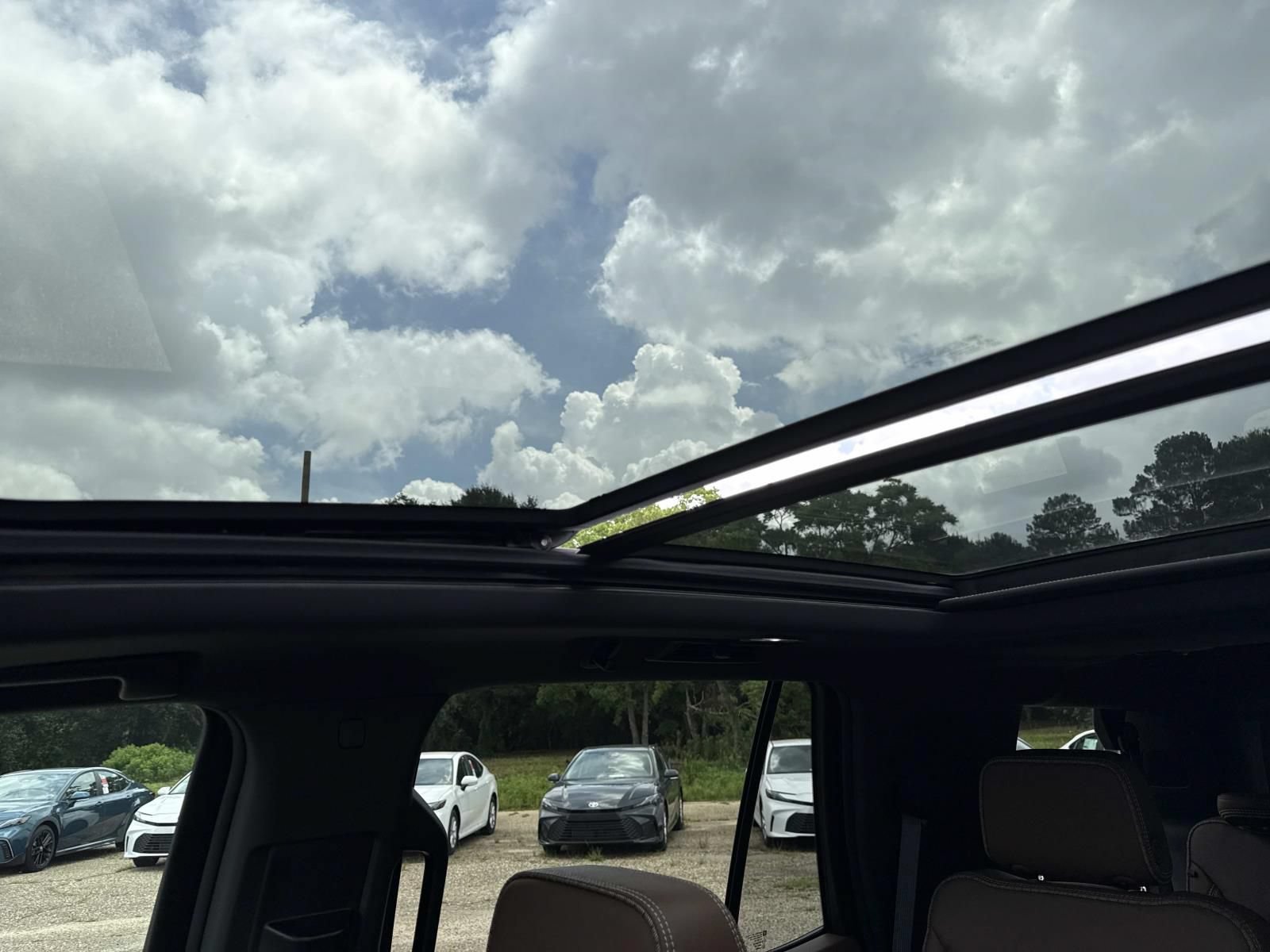 Used 2024 Chevrolet Tahoe High Country AWD/4WD image 25