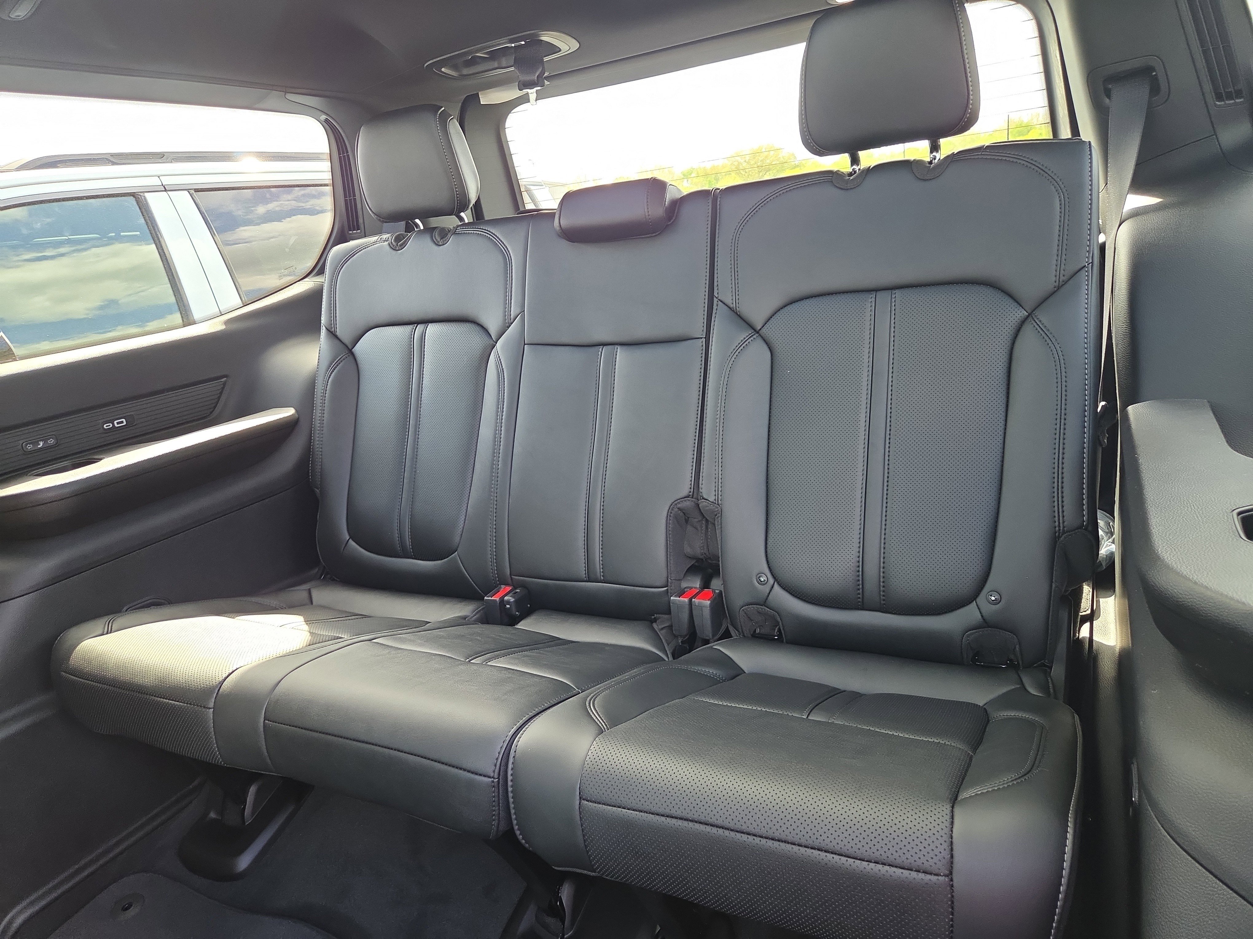 New 2026 Jeep Grand Wagoneer Limited AWD/4WD image 7