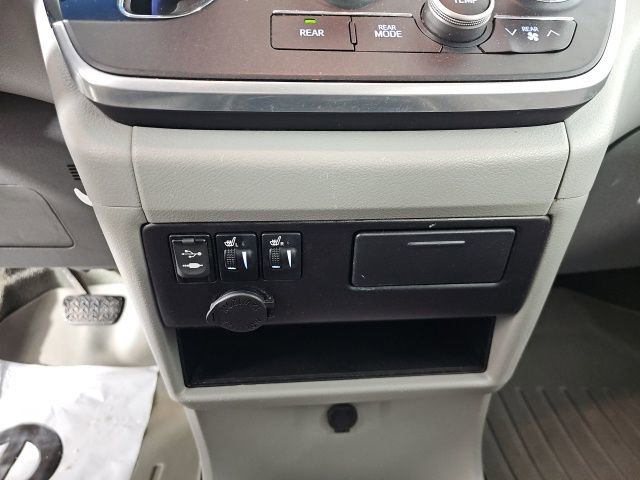 Used 2015 Toyota Sienna XLE image 22