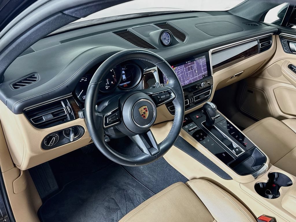Certified 2024 Porsche Macan AWD/4WD image 4