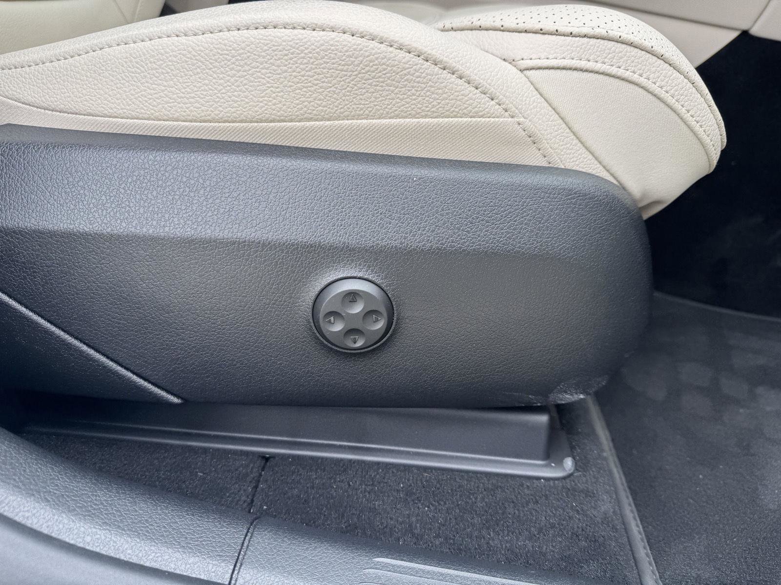 Certified 2025 Mercedes-Benz GLC 300 image 33