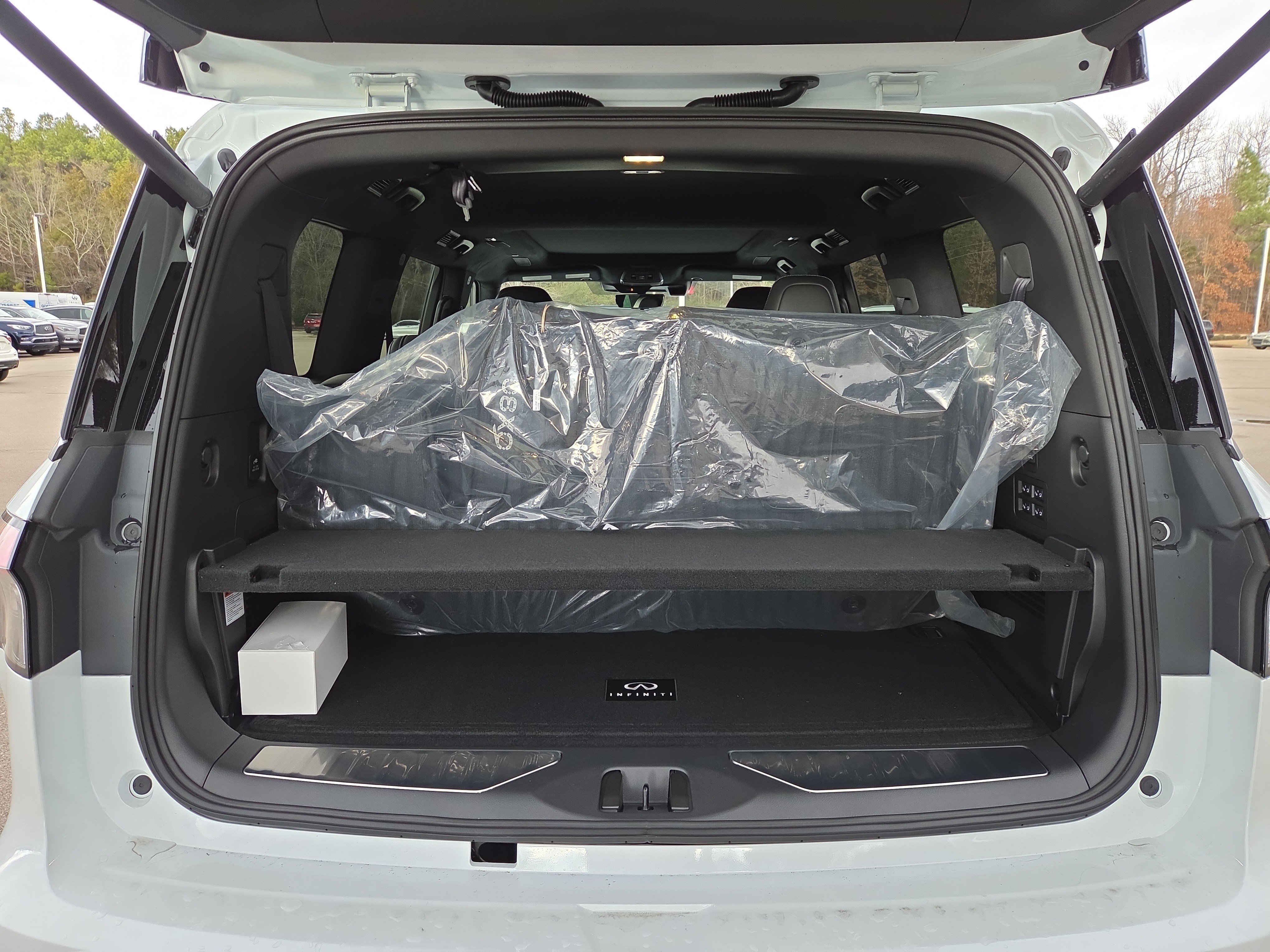 Used 2026 INFINITI QX80 Autograph w/ Premium Cargo Package AWD/4WD image 10