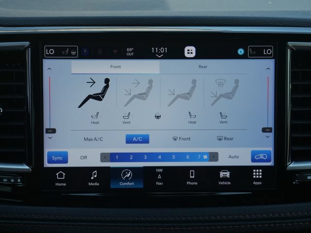 Used 2025 Chrysler Pacifica Pinnacle FWD image 23
