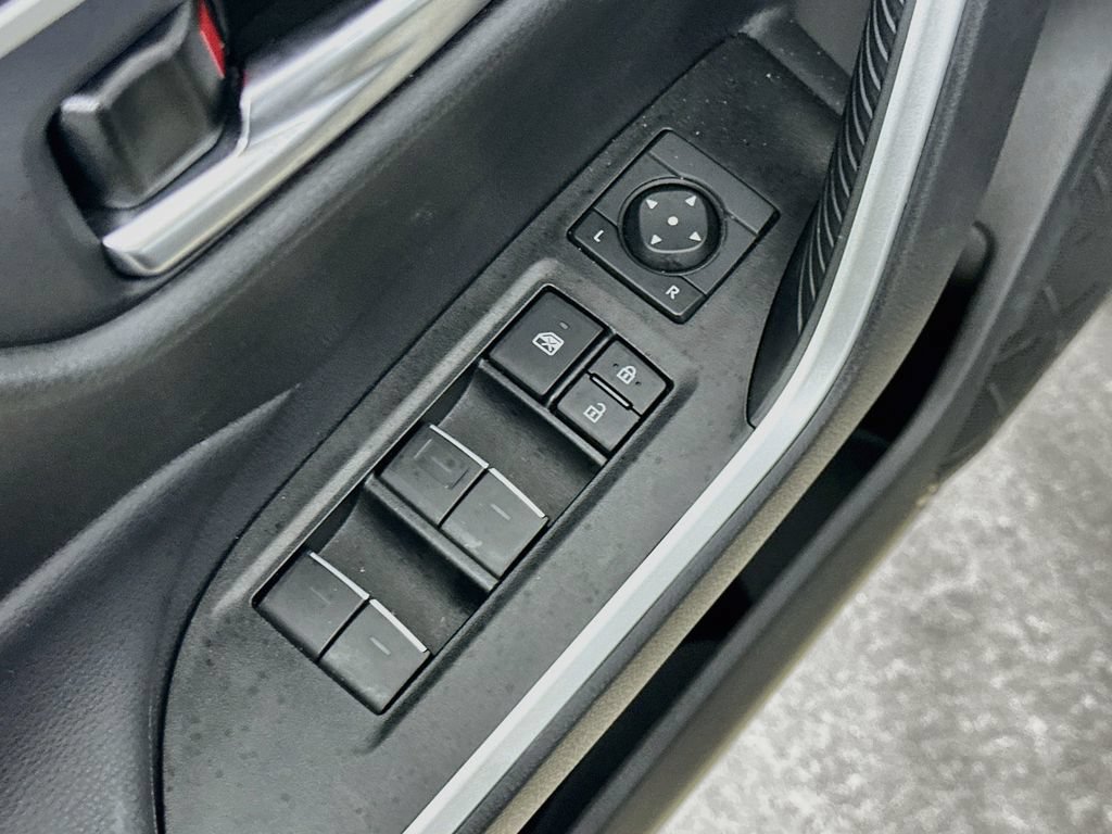 Used 2025 Toyota RAV4 XLE FWD image 20