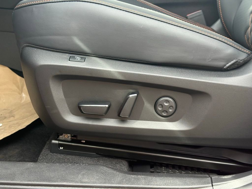 Used 2025 Mitsubishi Outlander 4WD Plug-In Hybrid image 13