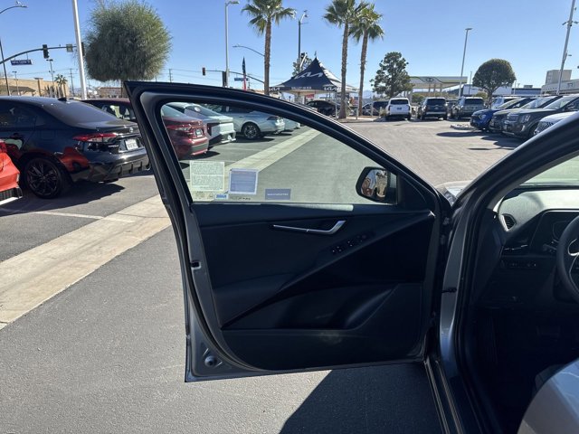 Certified 2025 Kia Niro LX image 10