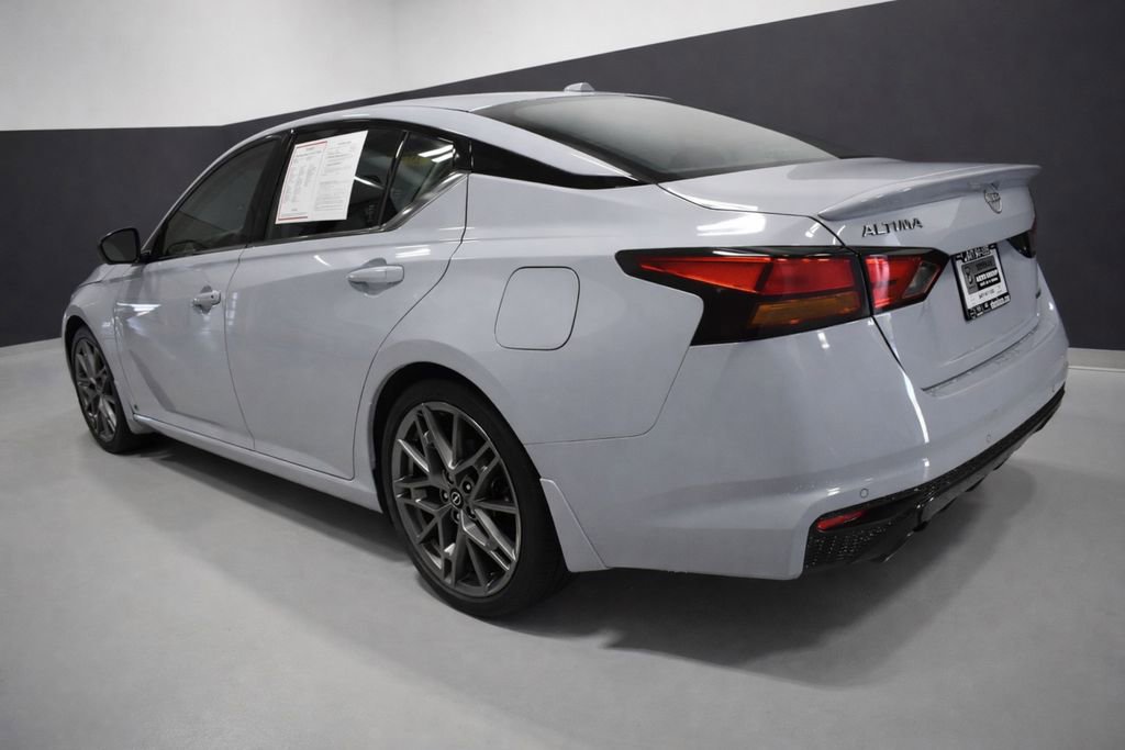 Used 2024 Nissan Altima 2.0 SR image 3