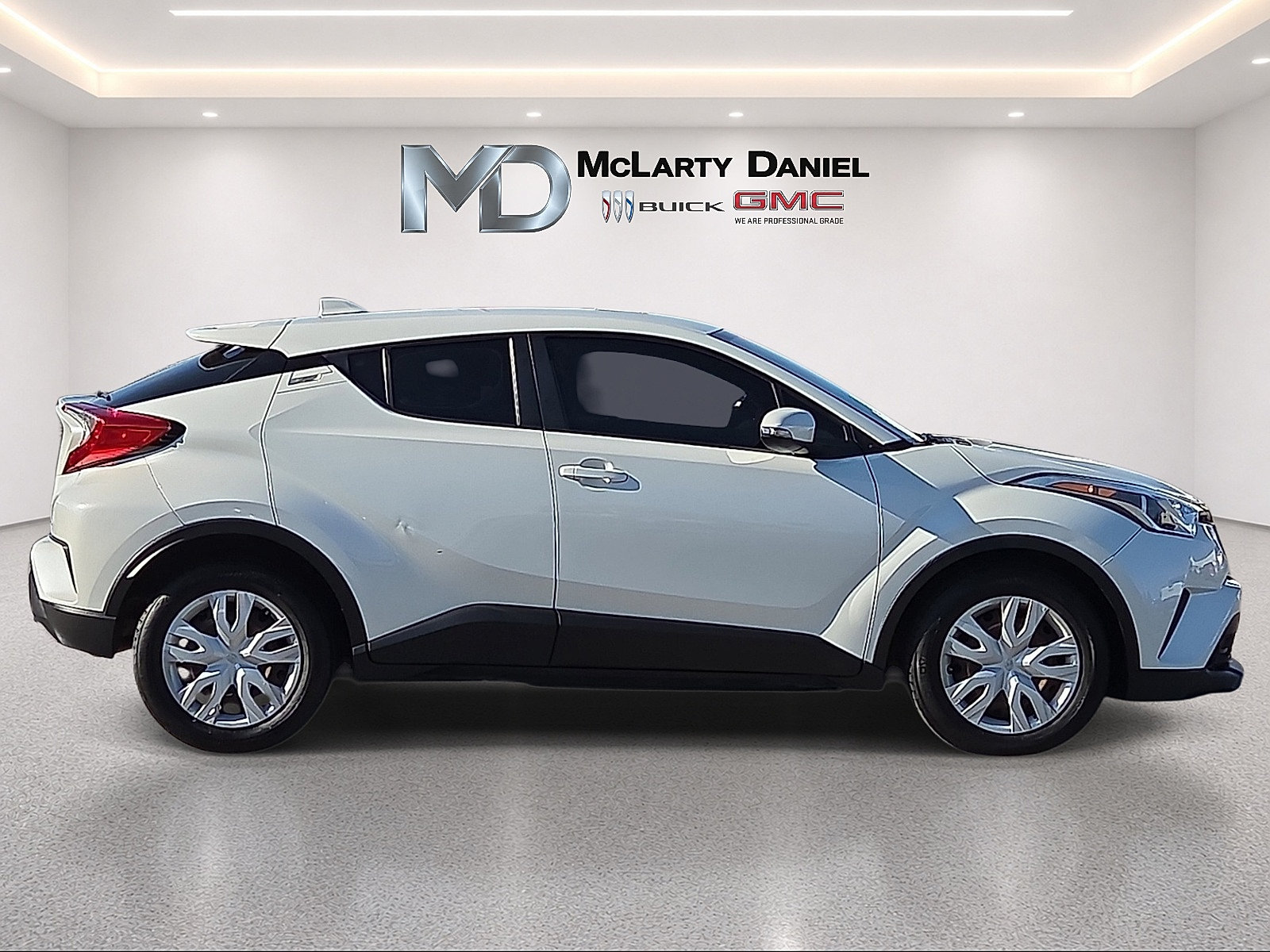 Used 2019 Toyota C-HR LE FWD image 6
