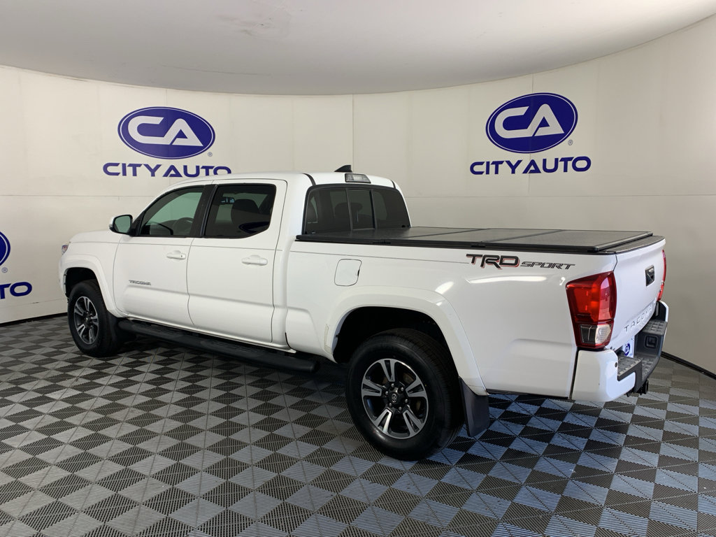Used 2016 Toyota Tacoma TRD Sport RWD image 5