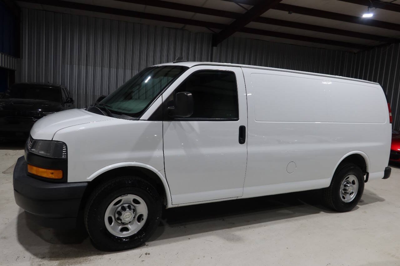 Used 2021 Chevrolet Express 2500 RWD image 1