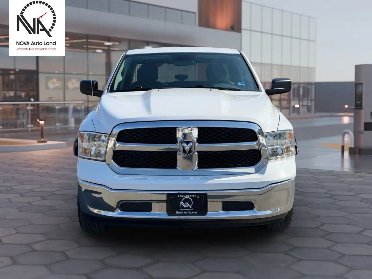 Used 2017 RAM 1500 Classic SLT AWD/4WD image 5