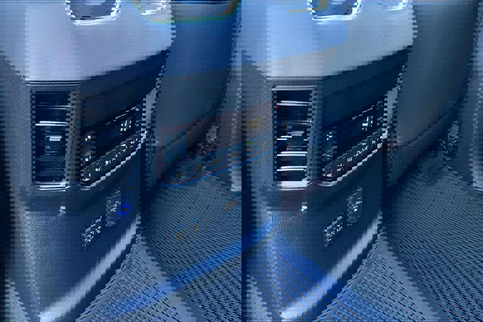 Certified 2025 Toyota Sequoia Platinum image 32