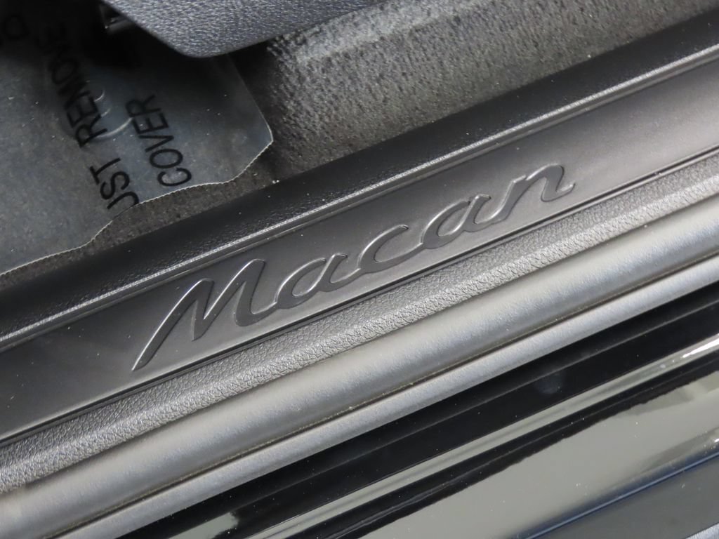 Certified 2026 Porsche Macan AWD/4WD image 43