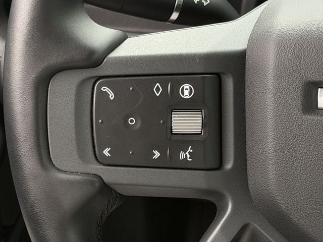 Used 2025 Land Rover Defender 110 X-Dynamic SE AWD/4WD image 13