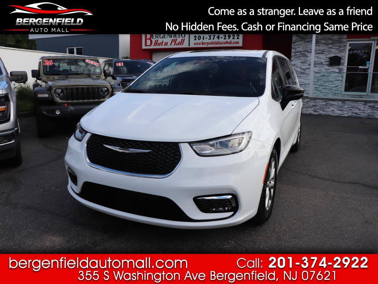 Used 2026 Chrysler Pacifica Limited FWD image 1