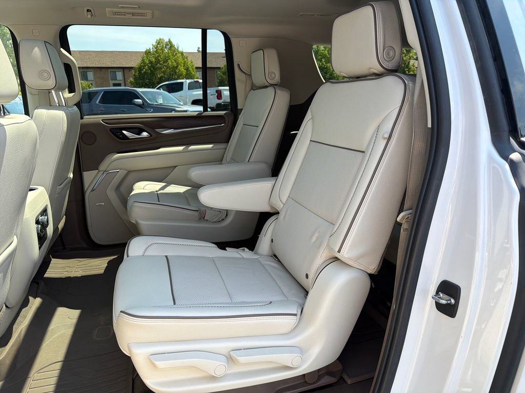 Used 2021 GMC Yukon XL Denali w/ LPO, Illumination Package AWD/4WD image 28