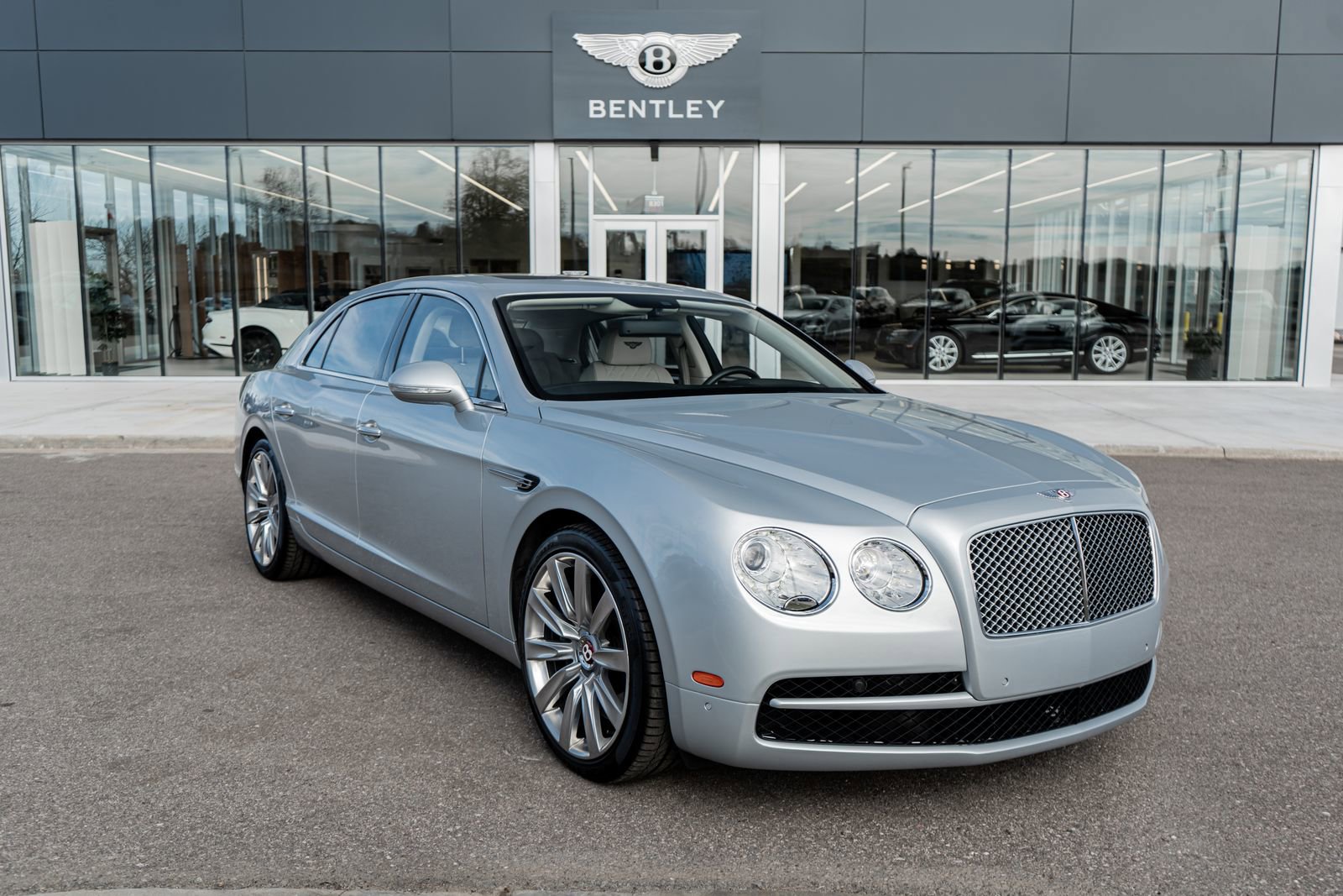 Used 2018 Bentley Flying Spur V8 image 17