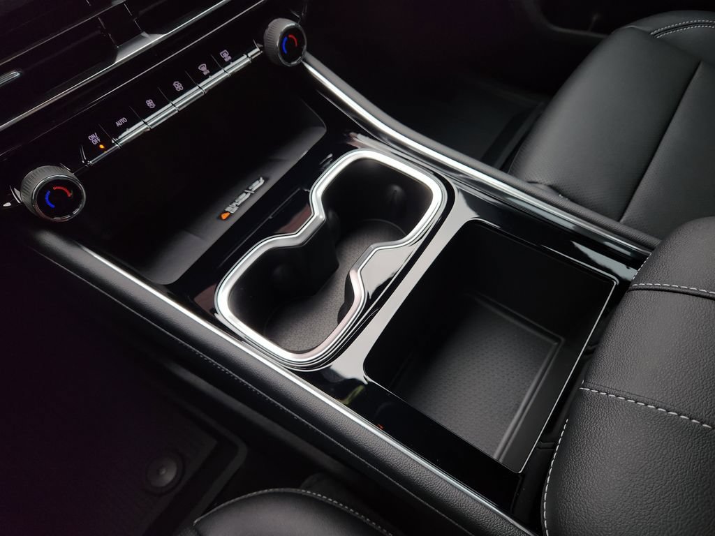 New 2026 Chevrolet Traverse LT w/ Midnight/Sport Edition FWD image 15