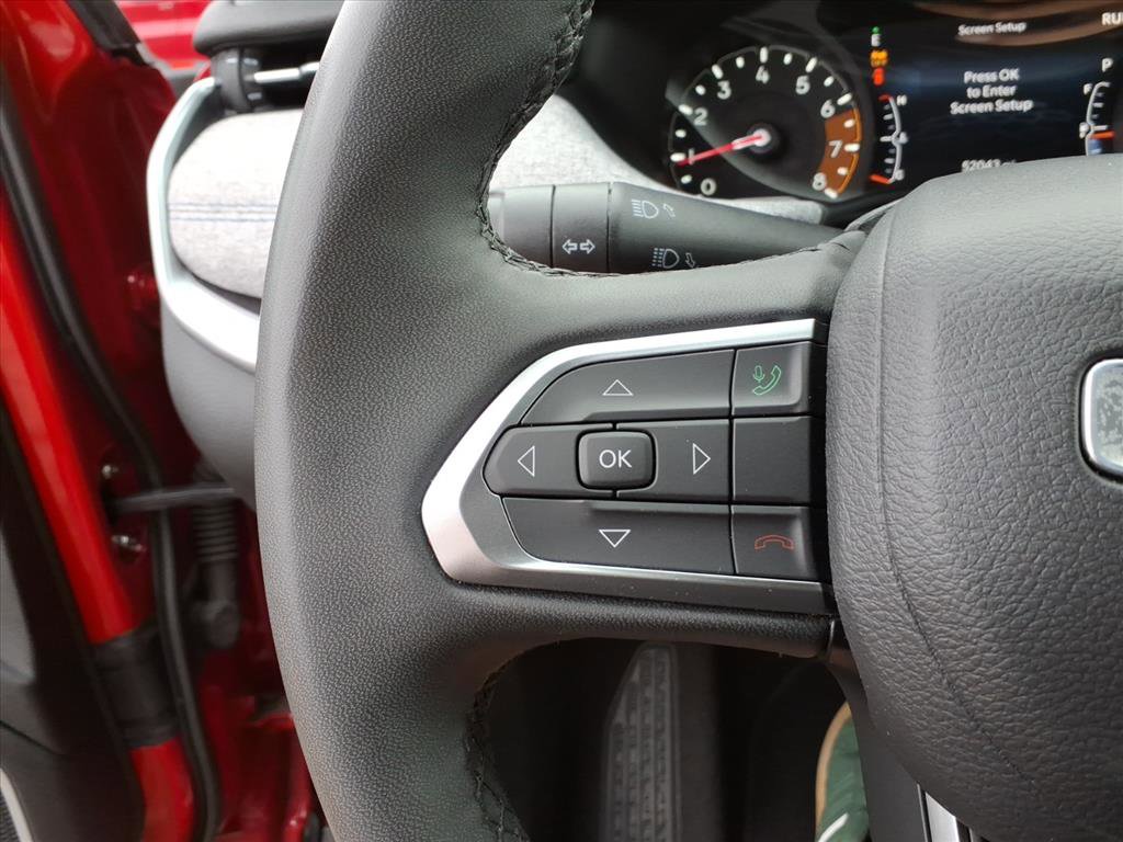 Used 2024 Jeep Compass Latitude image 15