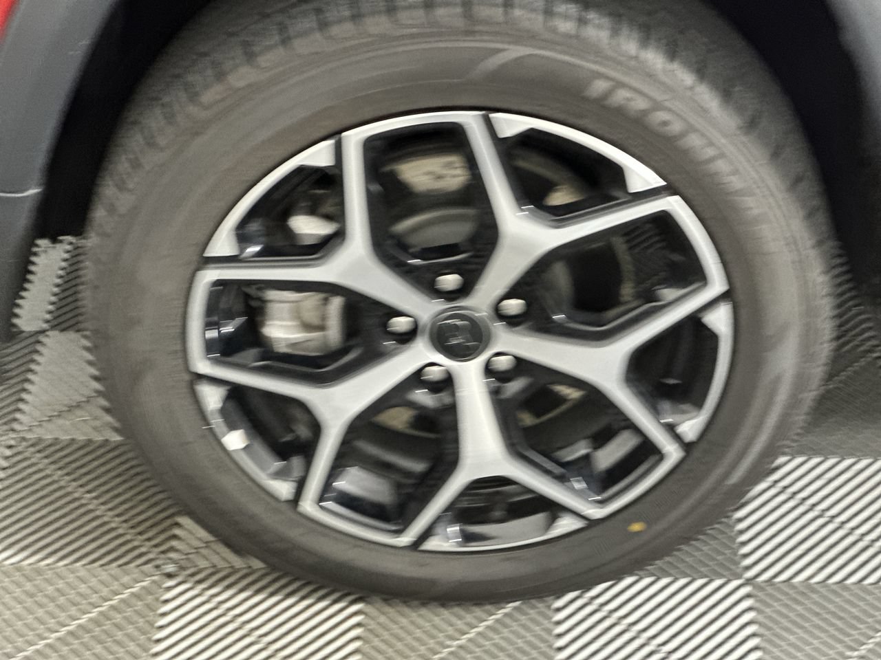 Used 2025 Jeep Compass Limited AWD/4WD image 2