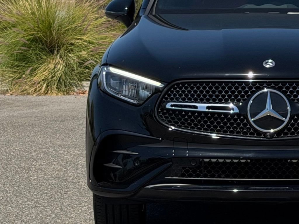 Used 2025 Mercedes-Benz GLC 300 4MATIC image 7