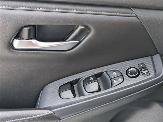 Used 2024 Nissan Sentra SV FWD image 11