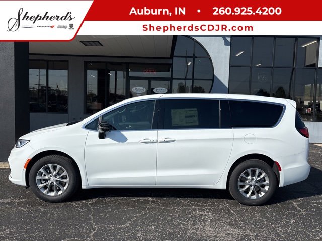 New 2026 Chrysler Pacifica Select video 1