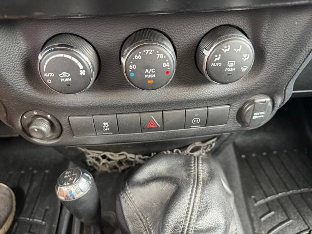 Used 2011 Jeep Wrangler Unlimited Sahara w/ Connectivity Group AWD/4WD image 23