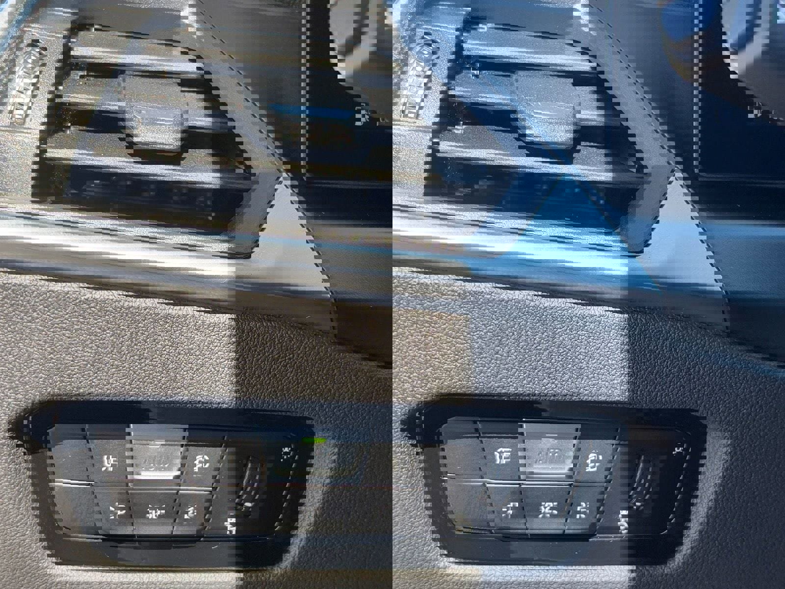 Used 2024 BMW 330i xDrive Sedan image 26