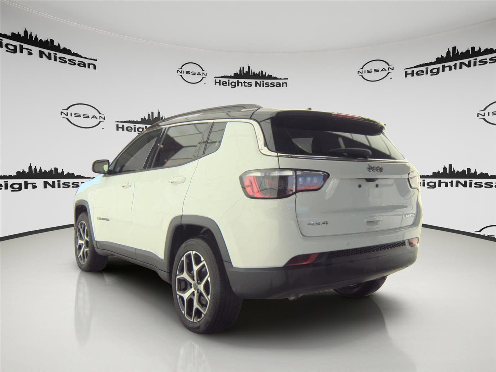 Used 2025 Jeep Compass Limited AWD/4WD image 3