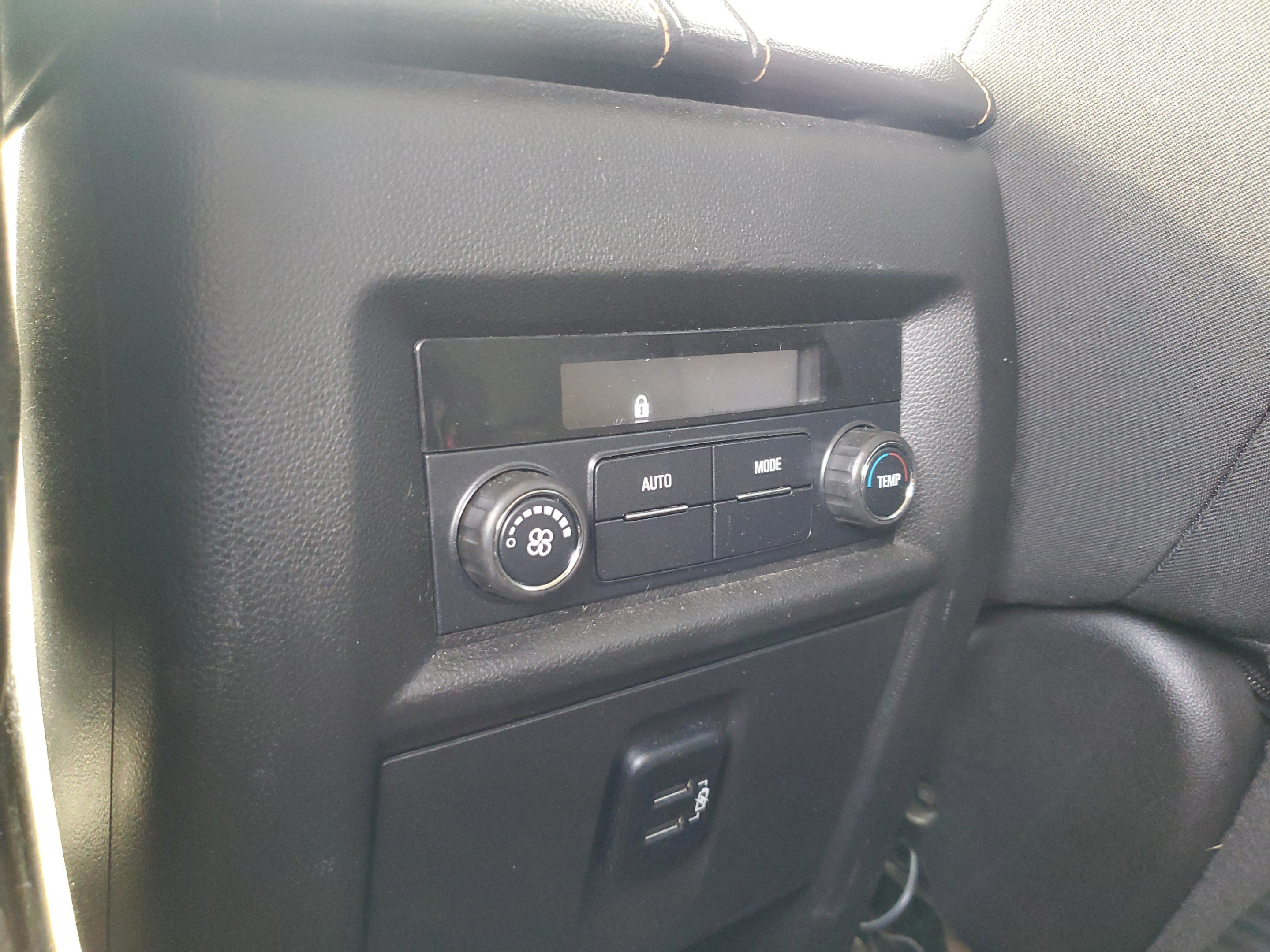 Used 2018 Chevrolet Traverse LT FWD image 12