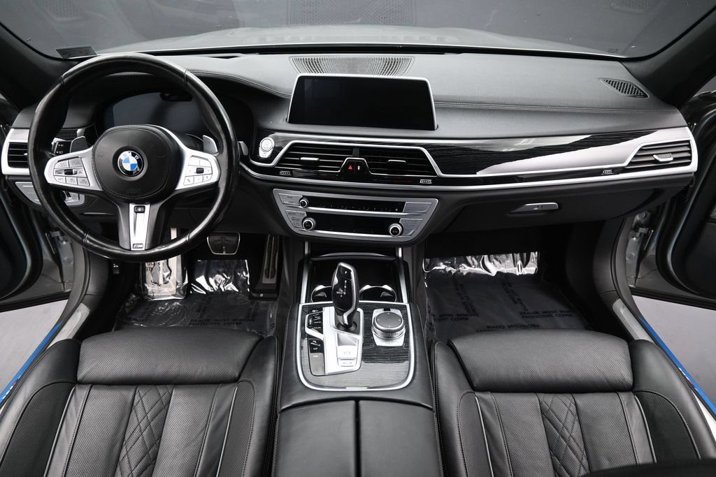 Used 2022 BMW 750i xDrive w/ M Sport Package AWD/4WD image 16