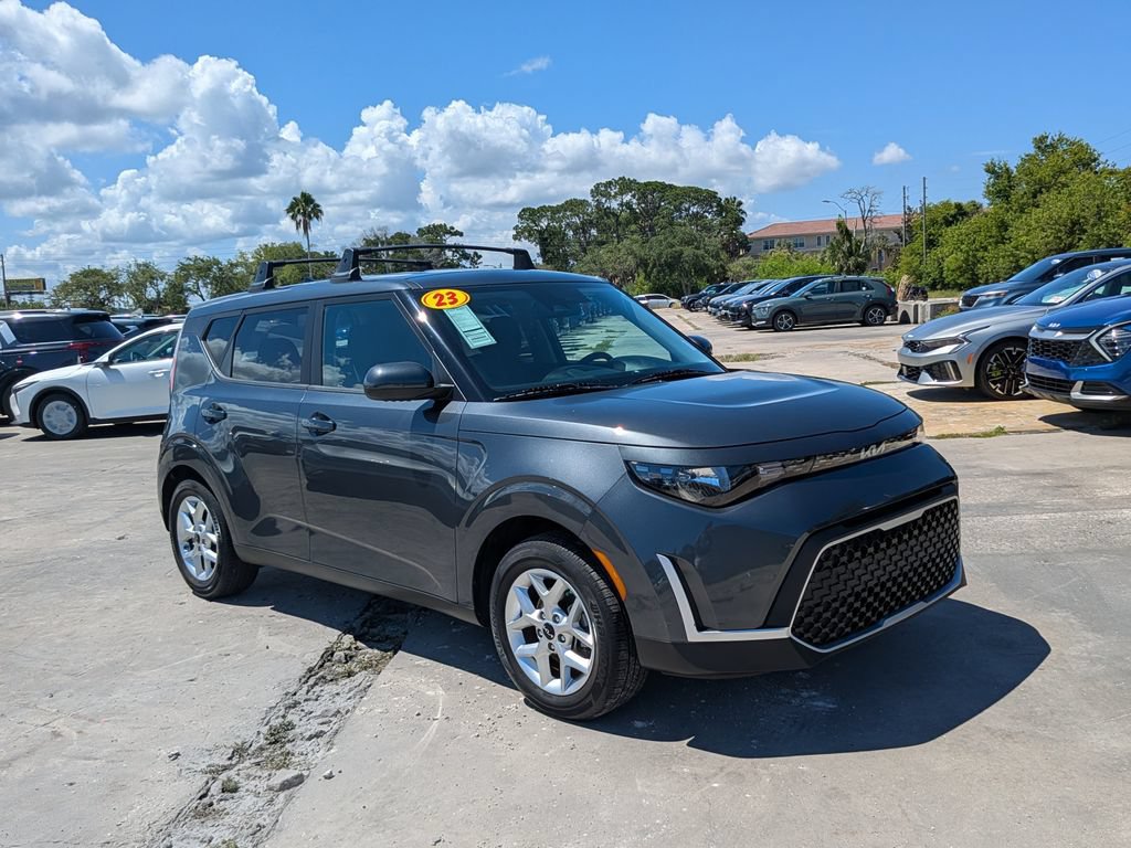 Certified 2023 Kia Soul LX w/ LX Technology Package FWD image 2